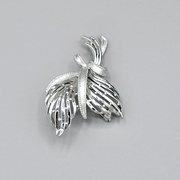 Judy Lee Leaf Ribbon Silver Tone Brooch Pin Signed Vintage 3 in - Picture 5 of 9